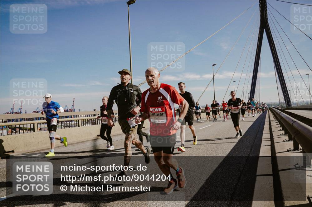 03.10.2025 - Köhlbrandbrückenlauf Michael Burmester http://msf.ph/oto/9044204 03.10.2025 12:25:56 Position 1 4310 meine-sportfotos.de
