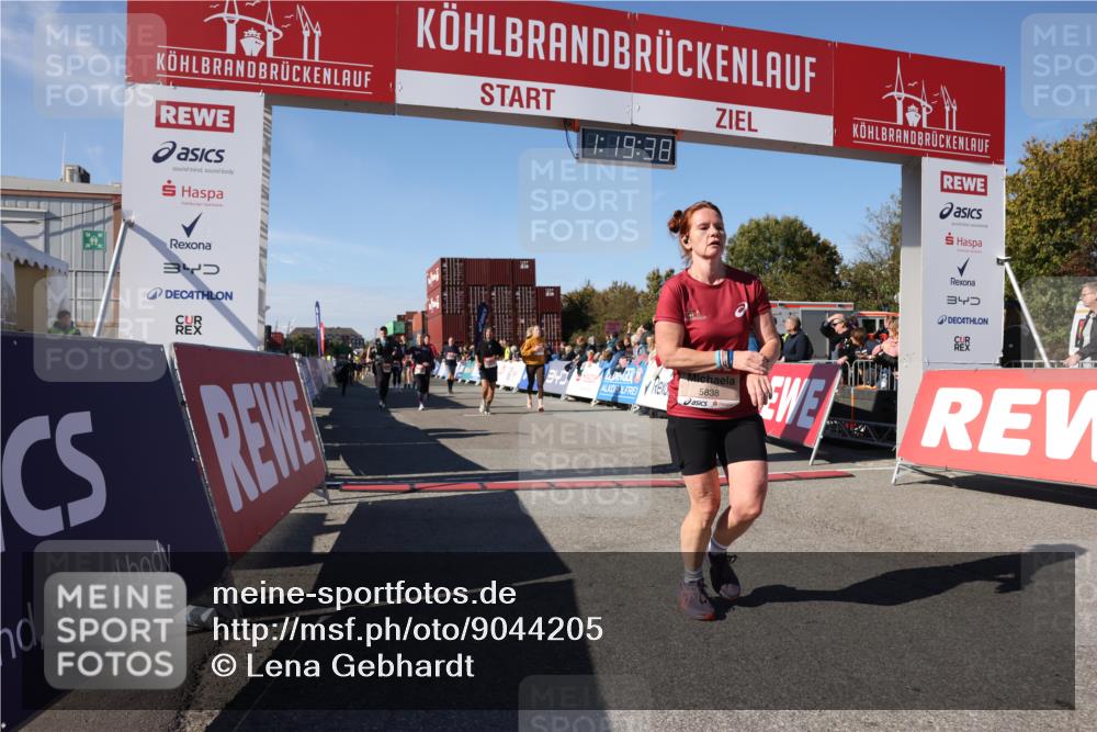 03.10.2025 - Köhlbrandbrückenlauf Lena Gebhardt http://msf.ph/oto/9044205 03.10.2025 13:19:38 Ziel 4691, 4971, 4981, 5047, 5148, 5405, 5578, 5647, 5648, 5650, 5838, 5931, 5975, 6382, 6383, 6600, 6776 meine-sportfotos.de