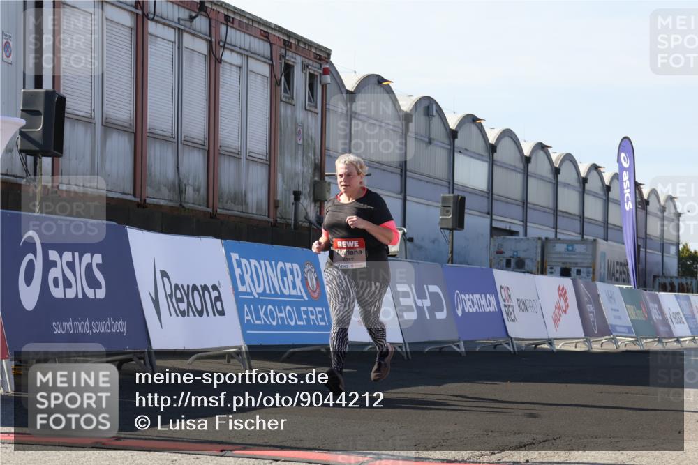 03.10.2025 - Köhlbrandbrückenlauf Luisa Fischer http://msf.ph/oto/9044212 03.10.2025 13:41:01 Ziel 5495, 5496, 6317, 6437 meine-sportfotos.de