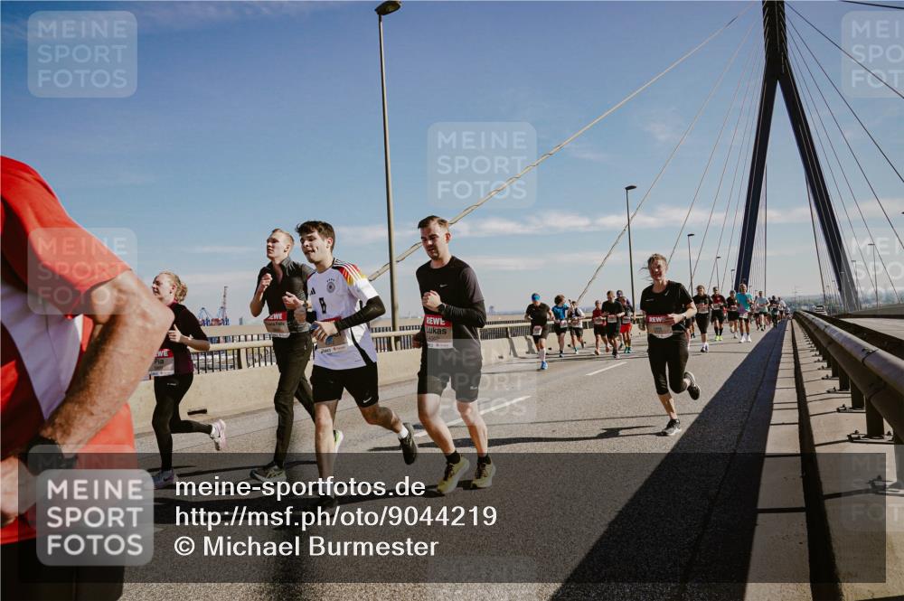 03.10.2025 - Köhlbrandbrückenlauf Michael Burmester http://msf.ph/oto/9044219 03.10.2025 12:25:56 Position 1  meine-sportfotos.de