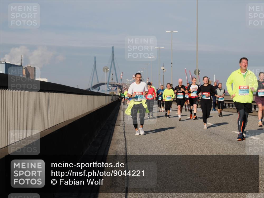 03.10.2025 - Köhlbrandbrückenlauf Fabian Wolf http://msf.ph/oto/9044221 03.10.2025 09:56:58 Position 3 1220 meine-sportfotos.de