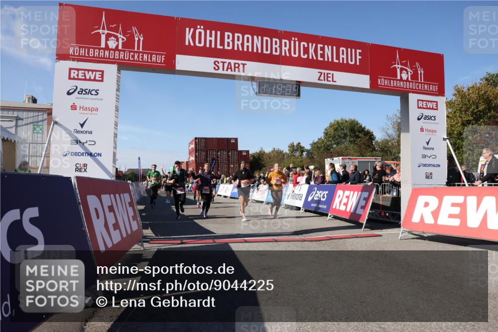 03.10.2025 - Köhlbrandbrückenlauf Lena Gebhardt http://msf.ph/oto/9044225 03.10.2025 13:19:40 Ziel 4691, 4981, 5047, 5148, 5647, 5648, 5650, 5838, 5931, 5975, 6382, 6383, 6509, 6600, 6776 meine-sportfotos.de