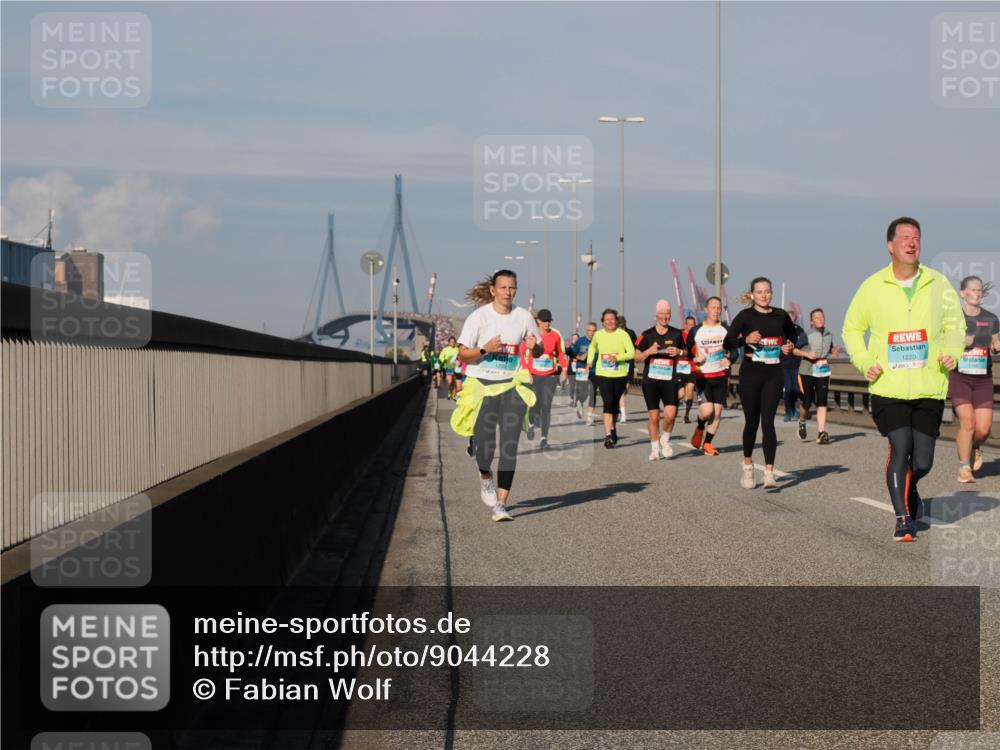 03.10.2025 - Köhlbrandbrückenlauf Fabian Wolf http://msf.ph/oto/9044228 03.10.2025 09:56:59 Position 3 1220 meine-sportfotos.de