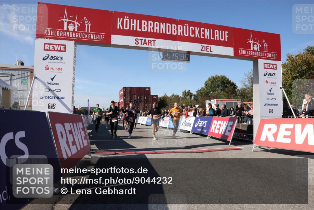 03.10.2025 - Köhlbrandbrückenlauf Lena Gebhardt http://msf.ph/oto/9044232 03.10.2025 13:19:40 Ziel 4691, 4981, 5047, 5148, 5647, 5648, 5650, 5838, 5931, 5975, 6382, 6383, 6509, 6600, 6776 meine-sportfotos.de