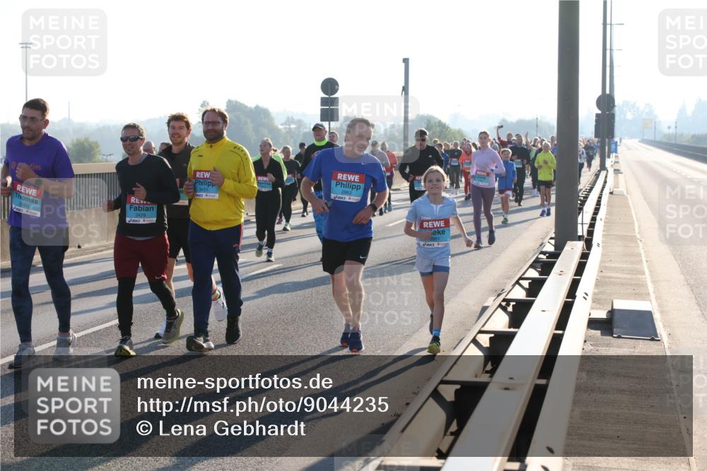 03.10.2025 - Köhlbrandbrückenlauf Lena Gebhardt http://msf.ph/oto/9044235 03.10.2025 09:27:08 Position 1 3429, 3451, 2862 meine-sportfotos.de
