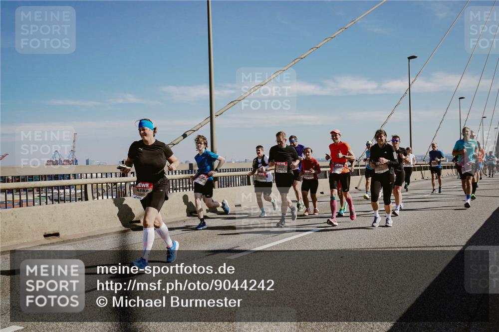 03.10.2025 - Köhlbrandbrückenlauf Michael Burmester http://msf.ph/oto/9044242 03.10.2025 12:25:59 Position 1  meine-sportfotos.de