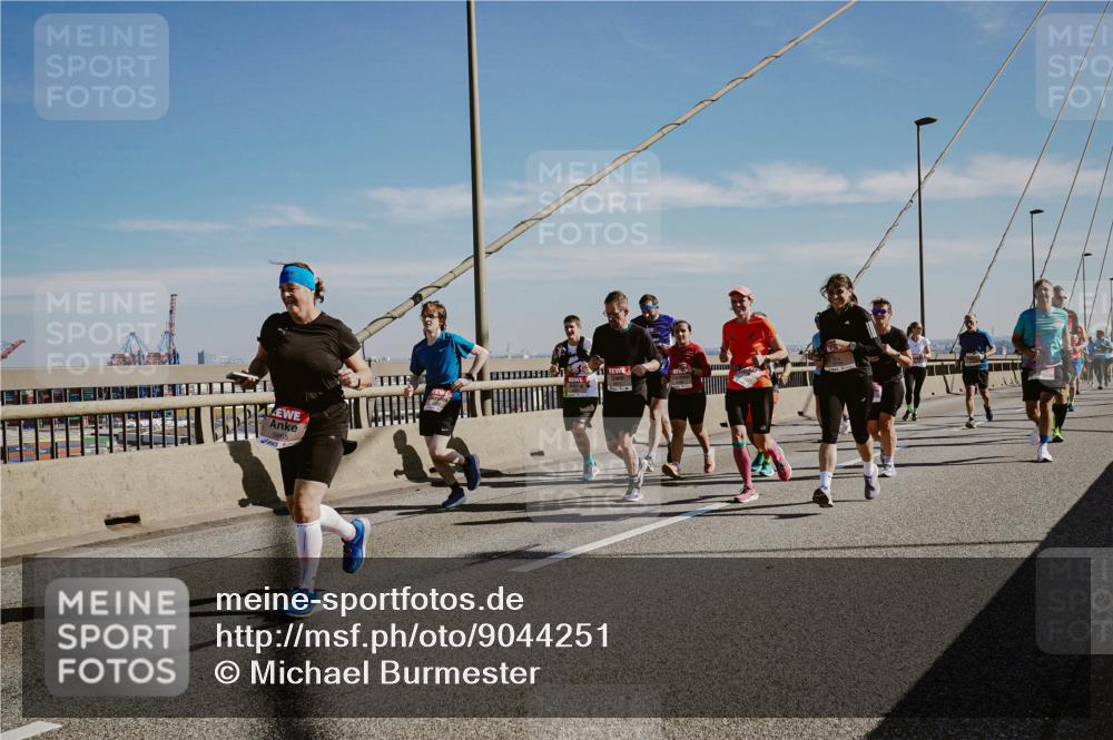 03.10.2025 - Köhlbrandbrückenlauf Michael Burmester http://msf.ph/oto/9044251 03.10.2025 12:25:59 Position 1  meine-sportfotos.de