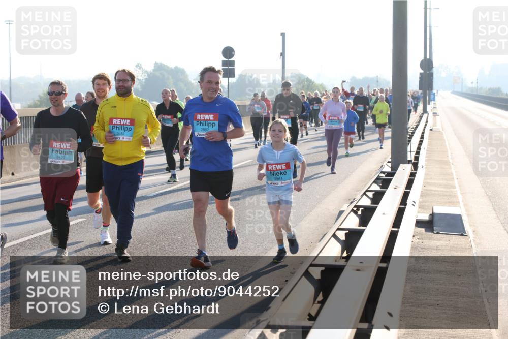 03.10.2025 - Köhlbrandbrückenlauf Lena Gebhardt http://msf.ph/oto/9044252 03.10.2025 09:27:09 Position 1 3429, 3451, 2862, 2861 meine-sportfotos.de