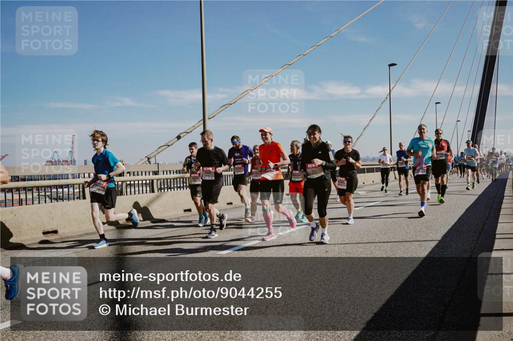 03.10.2025 - Köhlbrandbrückenlauf Michael Burmester http://msf.ph/oto/9044255 03.10.2025 12:26:00 Position 1  meine-sportfotos.de