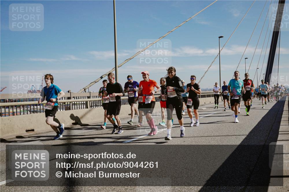 03.10.2025 - Köhlbrandbrückenlauf Michael Burmester http://msf.ph/oto/9044261 03.10.2025 12:26:00 Position 1  meine-sportfotos.de