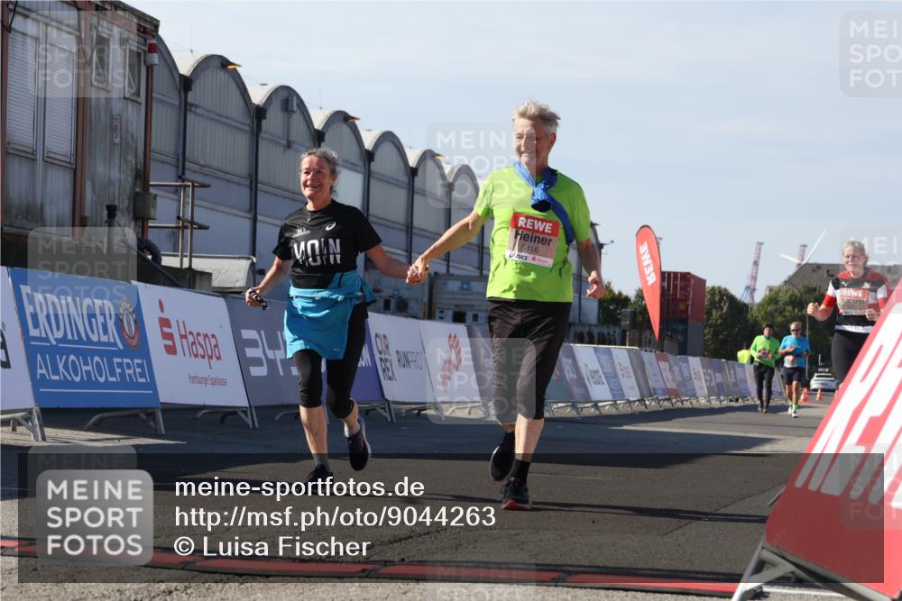 03.10.2025 - Köhlbrandbrückenlauf Luisa Fischer http://msf.ph/oto/9044263 03.10.2025 13:41:11 Ziel 5116, 5121, 5197, 5421, 6317, 6437 meine-sportfotos.de