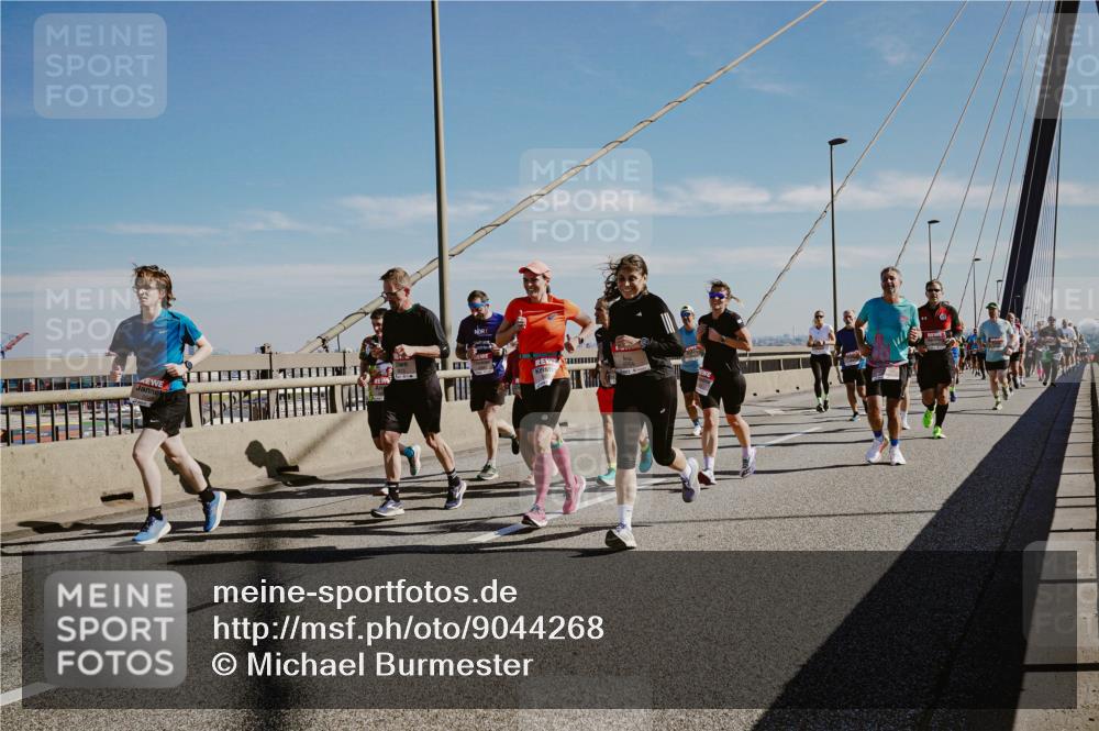 03.10.2025 - Köhlbrandbrückenlauf Michael Burmester http://msf.ph/oto/9044268 03.10.2025 12:26:00 Position 1 1 meine-sportfotos.de