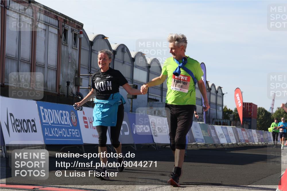 03.10.2025 - Köhlbrandbrückenlauf Luisa Fischer http://msf.ph/oto/9044271 03.10.2025 13:41:12 Ziel 5116, 5121, 5197, 5421, 6317, 6437 meine-sportfotos.de