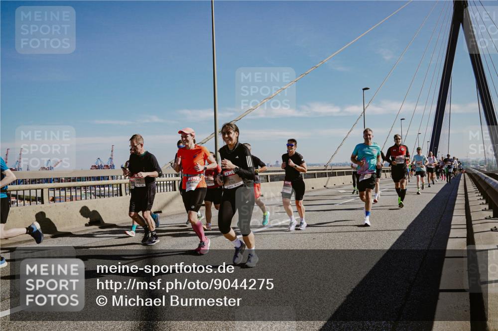 03.10.2025 - Köhlbrandbrückenlauf Michael Burmester http://msf.ph/oto/9044275 03.10.2025 12:26:01 Position 1  meine-sportfotos.de