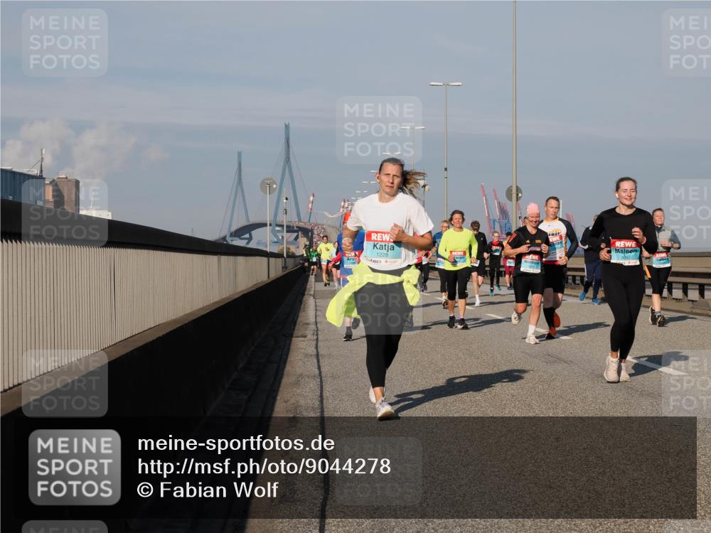 03.10.2025 - Köhlbrandbrückenlauf Fabian Wolf http://msf.ph/oto/9044278 03.10.2025 09:57:00 Position 3 1228, 3057 meine-sportfotos.de