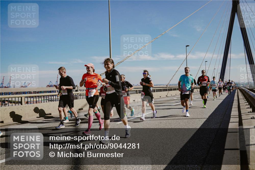 03.10.2025 - Köhlbrandbrückenlauf Michael Burmester http://msf.ph/oto/9044281 03.10.2025 12:26:01 Position 1 6764 meine-sportfotos.de