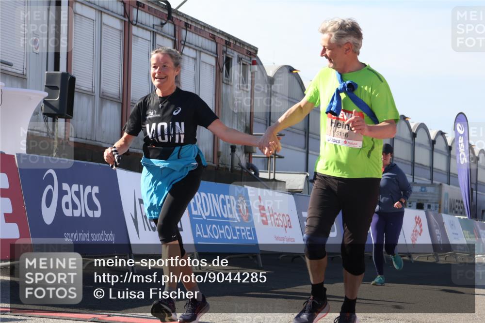 03.10.2025 - Köhlbrandbrückenlauf Luisa Fischer http://msf.ph/oto/9044285 03.10.2025 13:41:13 Ziel 5116, 5121, 5197, 5421, 6317, 6437 meine-sportfotos.de