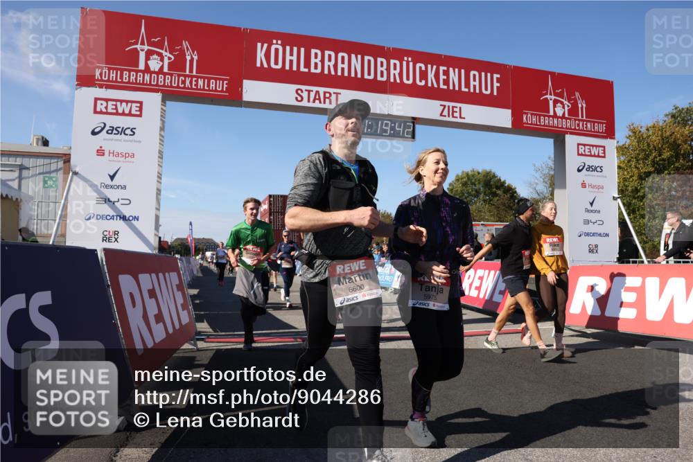 03.10.2025 - Köhlbrandbrückenlauf Lena Gebhardt http://msf.ph/oto/9044286 03.10.2025 13:19:42 Ziel 4981, 5047, 5148, 5647, 5648, 5650, 5838, 5931, 5975, 6382, 6383, 6509, 6600, 6660, 6730 meine-sportfotos.de