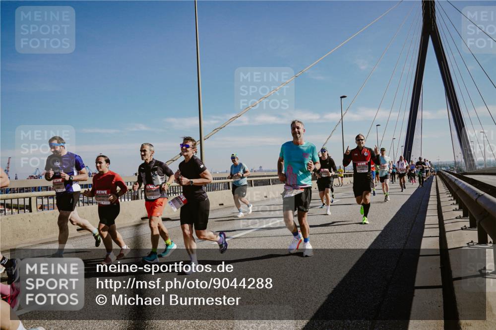 03.10.2025 - Köhlbrandbrückenlauf Michael Burmester http://msf.ph/oto/9044288 03.10.2025 12:26:01 Position 1  meine-sportfotos.de