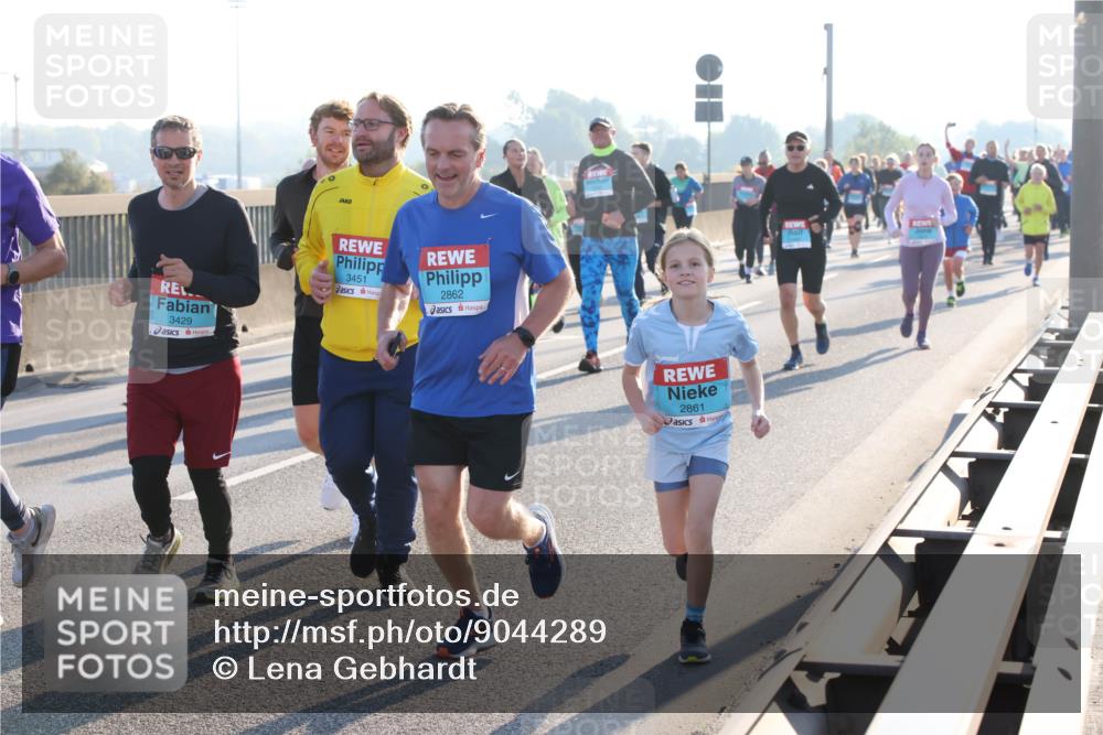 03.10.2025 - Köhlbrandbrückenlauf Lena Gebhardt http://msf.ph/oto/9044289 03.10.2025 09:27:10 Position 1 3429, 3451, 2862, 2861 meine-sportfotos.de