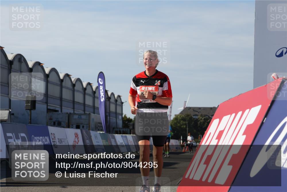 03.10.2025 - Köhlbrandbrückenlauf Luisa Fischer http://msf.ph/oto/9044295 03.10.2025 13:41:15 Ziel 5116, 5121, 5197, 5421, 6437 meine-sportfotos.de