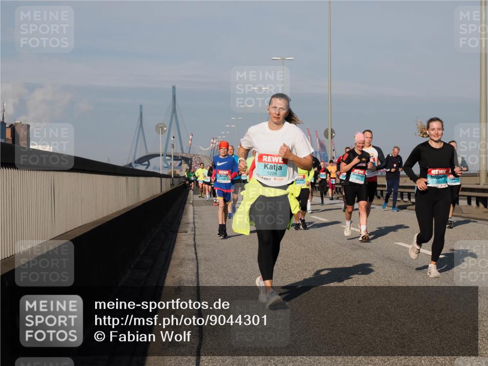 03.10.2025 - Köhlbrandbrückenlauf Fabian Wolf http://msf.ph/oto/9044301 03.10.2025 09:57:01 Position 3 1228, 3062, 1272 meine-sportfotos.de