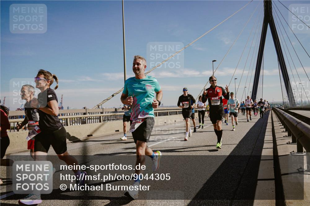 03.10.2025 - Köhlbrandbrückenlauf Michael Burmester http://msf.ph/oto/9044305 03.10.2025 12:26:02 Position 1  meine-sportfotos.de