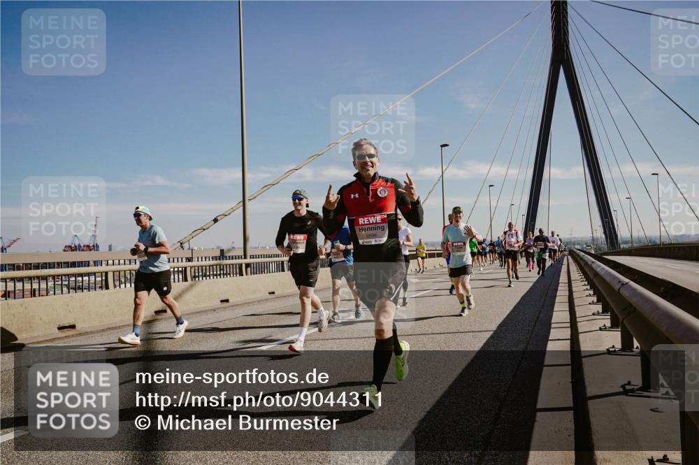 03.10.2025 - Köhlbrandbrückenlauf Michael Burmester http://msf.ph/oto/9044311 03.10.2025 12:26:03 Position 1 6696 meine-sportfotos.de