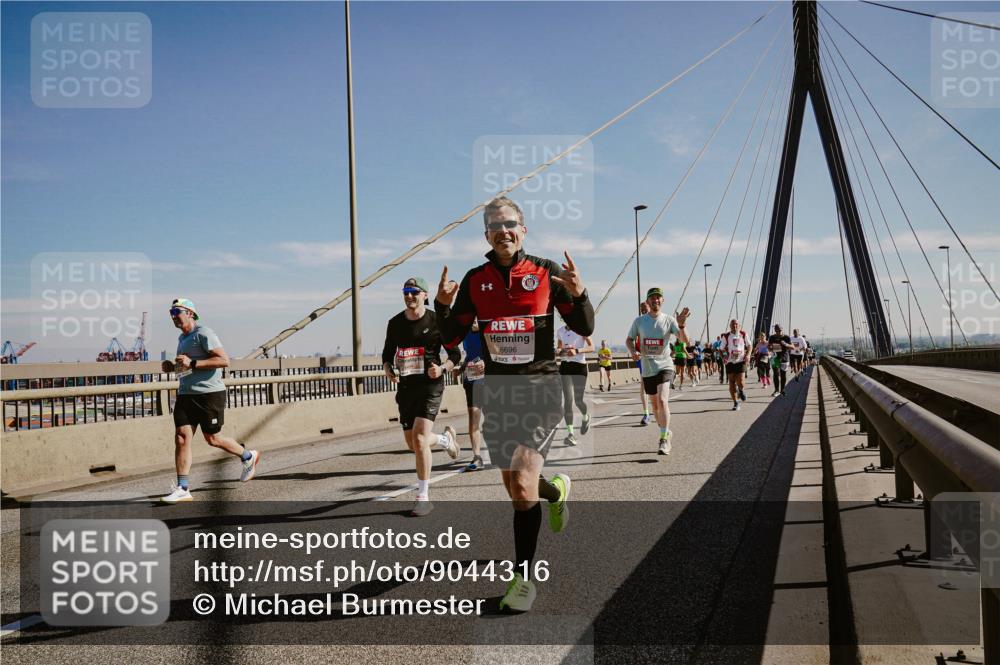 03.10.2025 - Köhlbrandbrückenlauf Michael Burmester http://msf.ph/oto/9044316 03.10.2025 12:26:03 Position 1 6696 meine-sportfotos.de