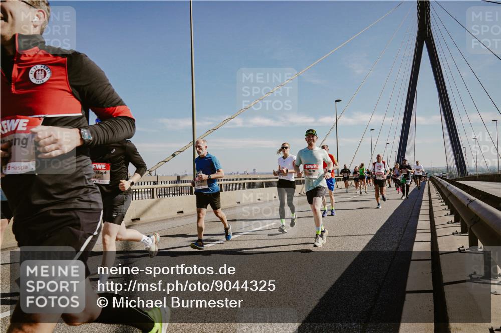 03.10.2025 - Köhlbrandbrückenlauf Michael Burmester http://msf.ph/oto/9044325 03.10.2025 12:26:04 Position 1 1910, 4494 meine-sportfotos.de
