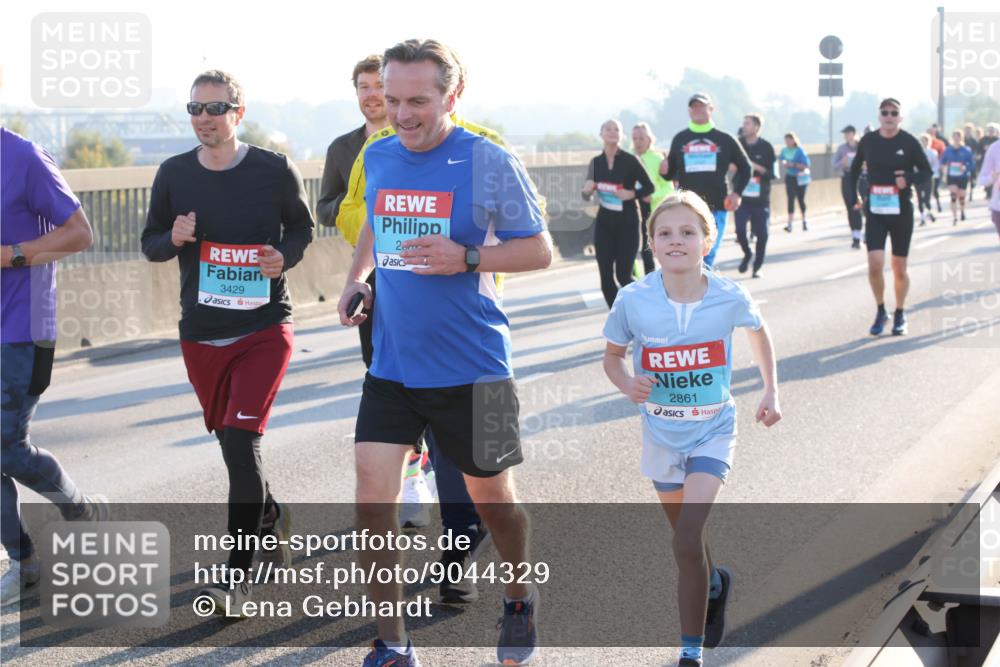 03.10.2025 - Köhlbrandbrückenlauf Lena Gebhardt http://msf.ph/oto/9044329 03.10.2025 09:27:10 Position 1 3429, 20, 2861 meine-sportfotos.de