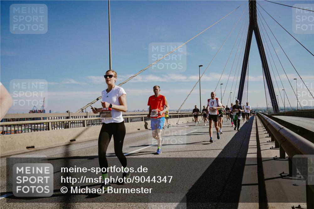 03.10.2025 - Köhlbrandbrückenlauf Michael Burmester http://msf.ph/oto/9044347 03.10.2025 12:26:05 Position 1 4584 meine-sportfotos.de