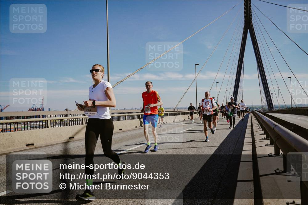 03.10.2025 - Köhlbrandbrückenlauf Michael Burmester http://msf.ph/oto/9044353 03.10.2025 12:26:05 Position 1 4584 meine-sportfotos.de