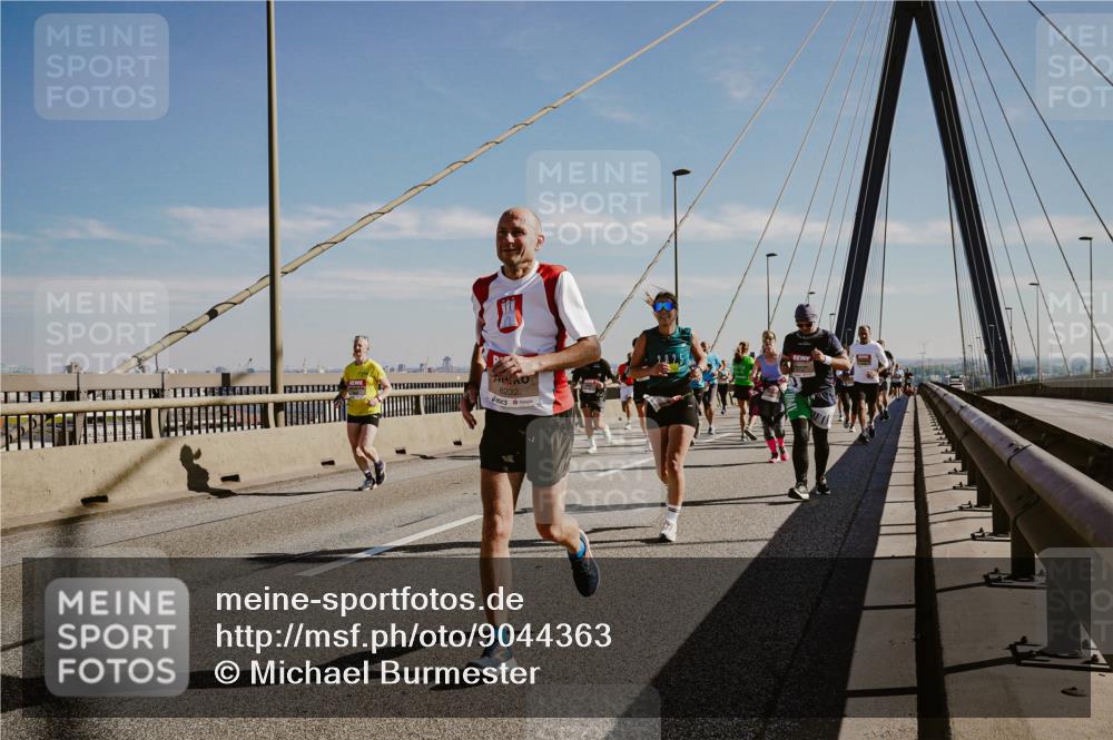 03.10.2025 - Köhlbrandbrückenlauf Michael Burmester http://msf.ph/oto/9044363 03.10.2025 12:26:06 Position 1 6232, 2425 meine-sportfotos.de