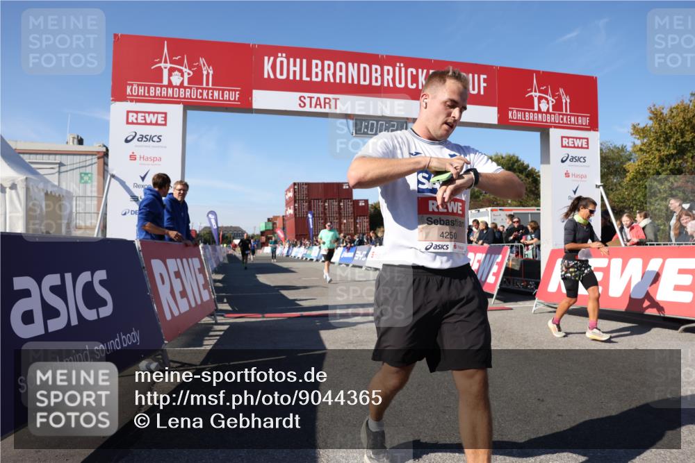 03.10.2025 - Köhlbrandbrückenlauf Lena Gebhardt http://msf.ph/oto/9044365 03.10.2025 13:00:21 Ziel 4020, 4163, 4192, 4250, 4275, 6203, 6236, 6707, 6714, 6760, 6798 meine-sportfotos.de