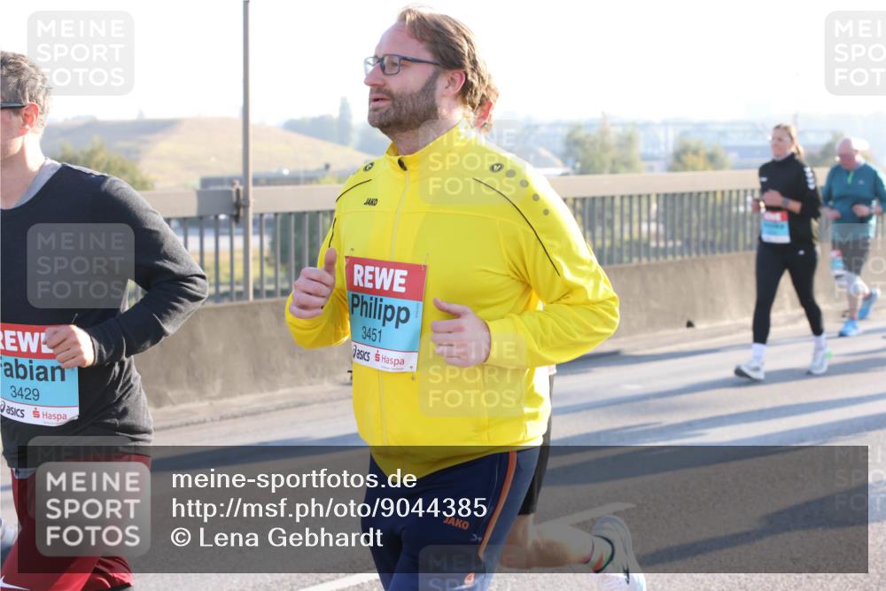 03.10.2025 - Köhlbrandbrückenlauf Lena Gebhardt http://msf.ph/oto/9044385 03.10.2025 09:27:12 Position 1 3429, 3451 meine-sportfotos.de