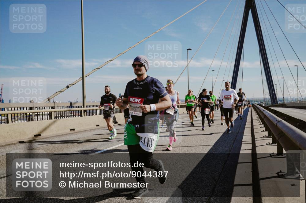 03.10.2025 - Köhlbrandbrückenlauf Michael Burmester http://msf.ph/oto/9044387 03.10.2025 12:26:09 Position 1 6742, 10 meine-sportfotos.de