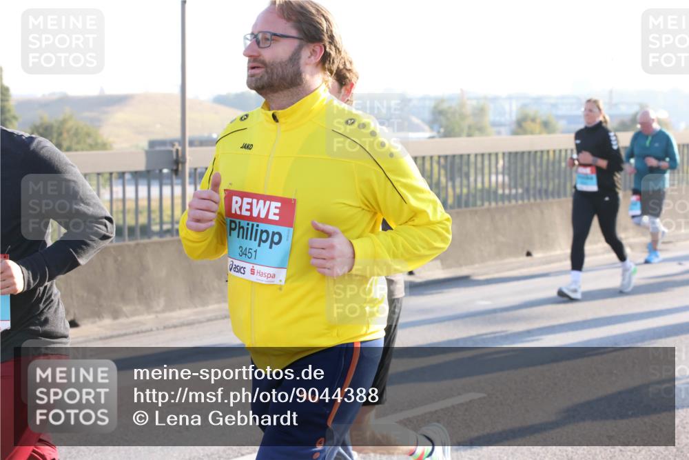 03.10.2025 - Köhlbrandbrückenlauf Lena Gebhardt http://msf.ph/oto/9044388 03.10.2025 09:27:12 Position 1 3451 meine-sportfotos.de