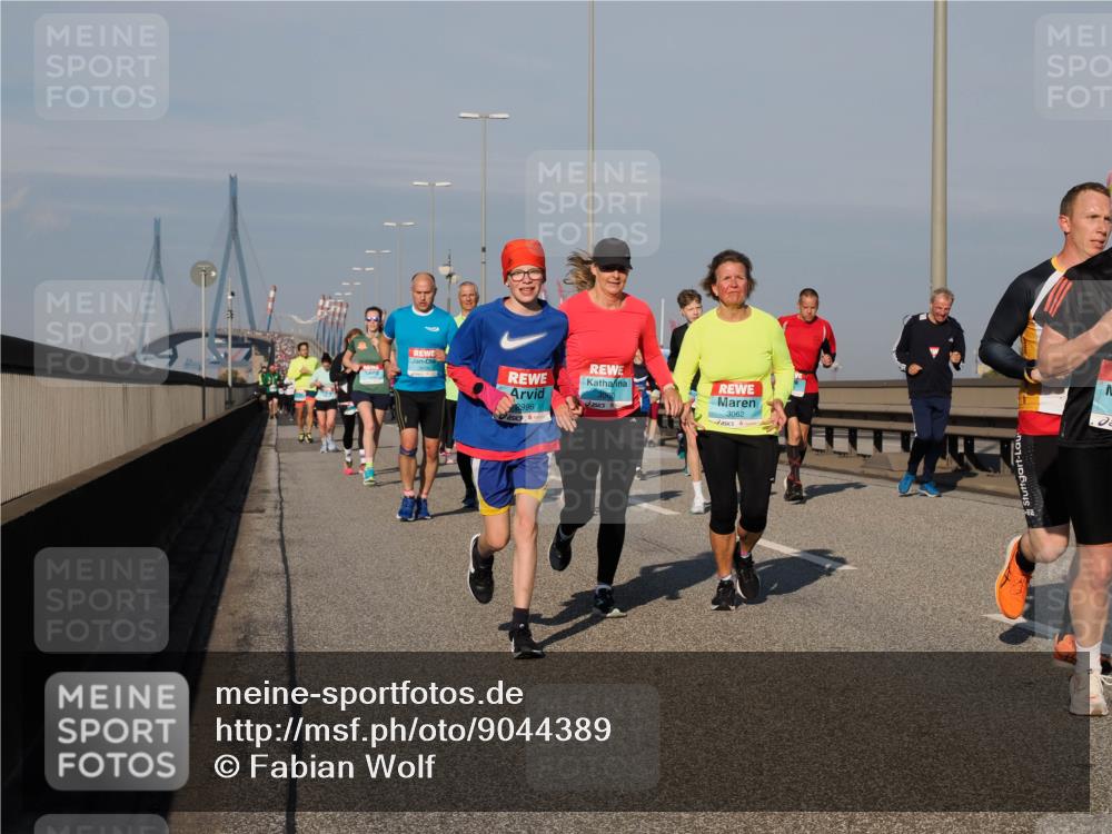 03.10.2025 - Köhlbrandbrückenlauf Fabian Wolf http://msf.ph/oto/9044389 03.10.2025 09:57:04 Position 3 2996, 3060, 3062 meine-sportfotos.de