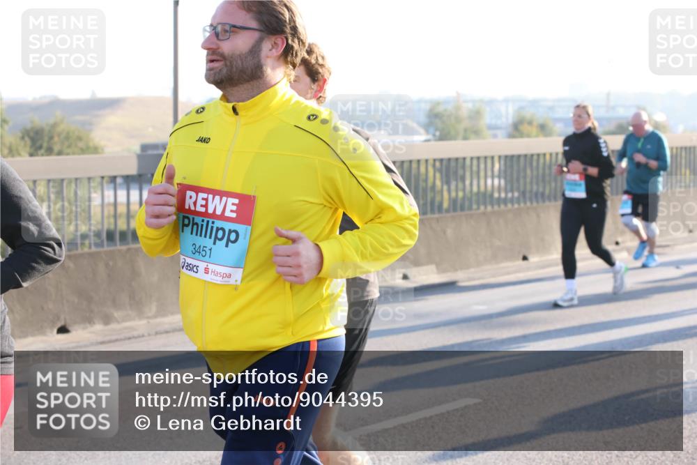 03.10.2025 - Köhlbrandbrückenlauf Lena Gebhardt http://msf.ph/oto/9044395 03.10.2025 09:27:12 Position 1 3451 meine-sportfotos.de