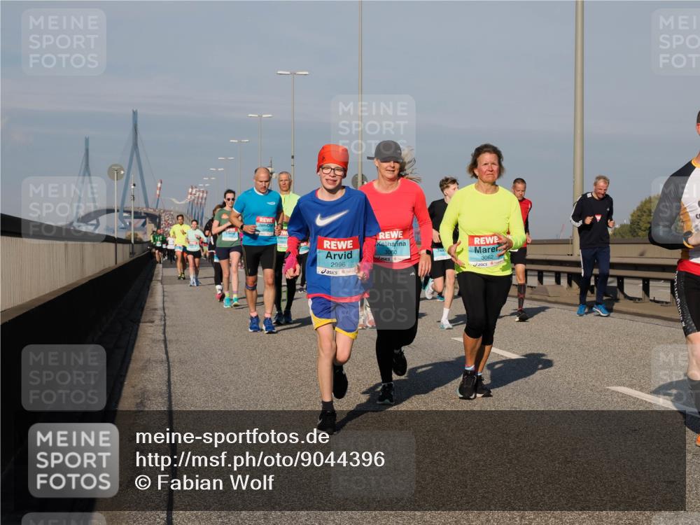 03.10.2025 - Köhlbrandbrückenlauf Fabian Wolf http://msf.ph/oto/9044396 03.10.2025 09:57:05 Position 3 1843, 2996, 3060, 3062 meine-sportfotos.de