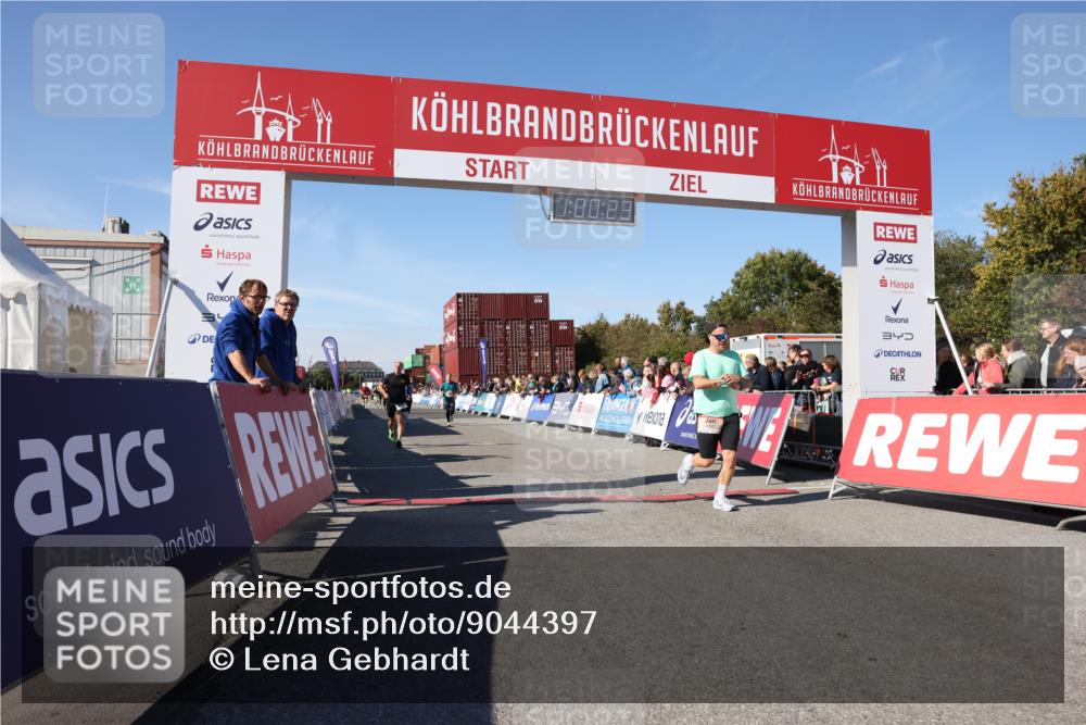 03.10.2025 - Köhlbrandbrückenlauf Lena Gebhardt http://msf.ph/oto/9044397 03.10.2025 13:00:23 Ziel 4163, 4250, 4275, 6236, 6490, 6707, 6714, 6760, 6798 meine-sportfotos.de