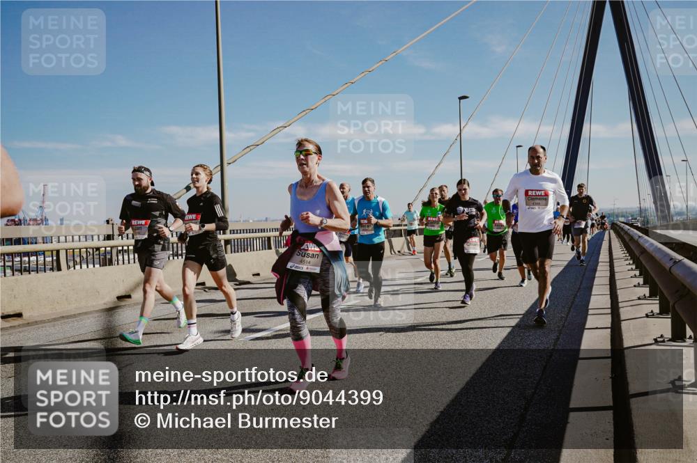 03.10.2025 - Köhlbrandbrückenlauf Michael Burmester http://msf.ph/oto/9044399 03.10.2025 12:26:10 Position 1 4514 meine-sportfotos.de