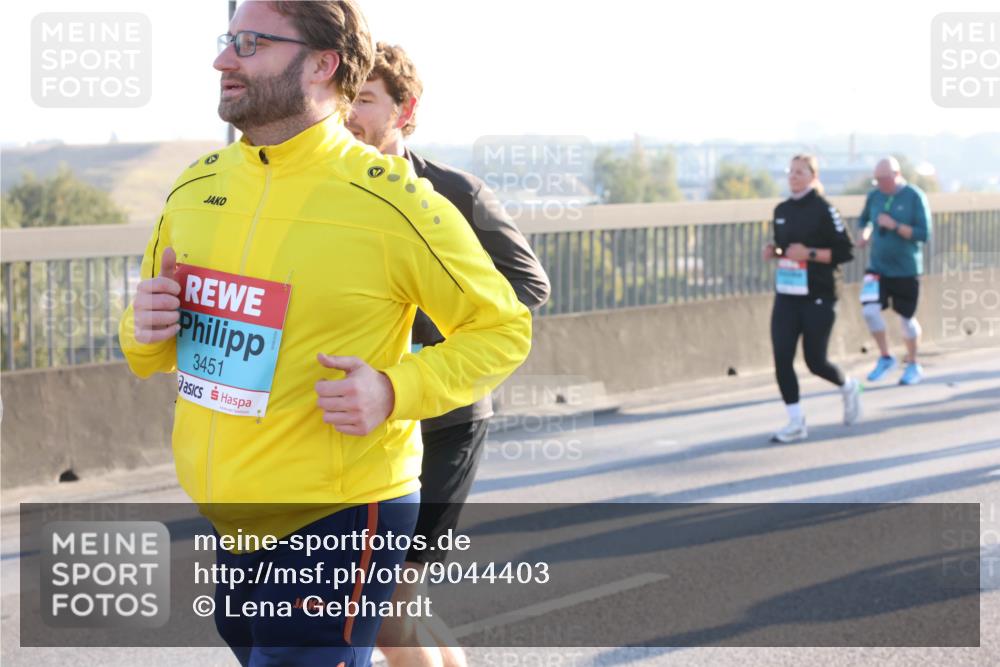 03.10.2025 - Köhlbrandbrückenlauf Lena Gebhardt http://msf.ph/oto/9044403 03.10.2025 09:27:12 Position 1 3451 meine-sportfotos.de
