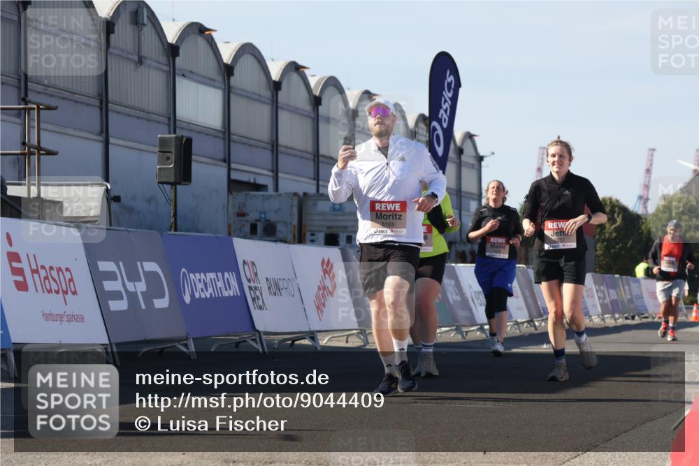 03.10.2025 - Köhlbrandbrückenlauf Luisa Fischer http://msf.ph/oto/9044409 03.10.2025 13:41:43 Ziel 4894, 5193, 5228, 5230, 5232, 5257 meine-sportfotos.de