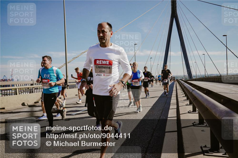 03.10.2025 - Köhlbrandbrückenlauf Michael Burmester http://msf.ph/oto/9044411 03.10.2025 12:26:11 Position 1 4386 meine-sportfotos.de