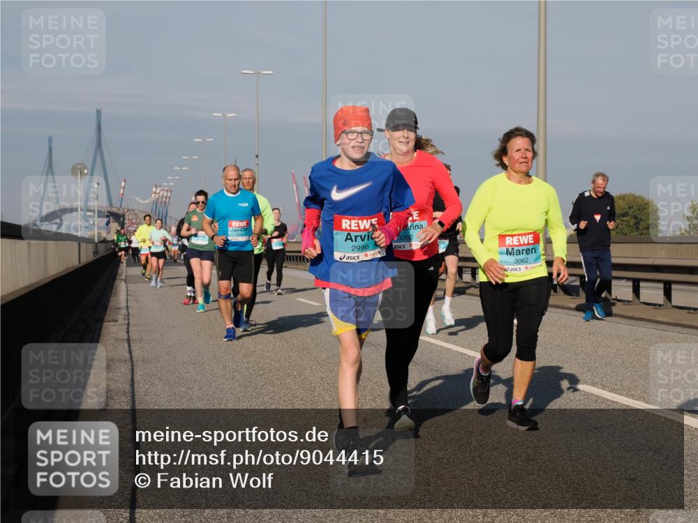 03.10.2025 - Köhlbrandbrückenlauf Fabian Wolf http://msf.ph/oto/9044415 03.10.2025 09:57:05 Position 3 2996, 3060, 3062 meine-sportfotos.de