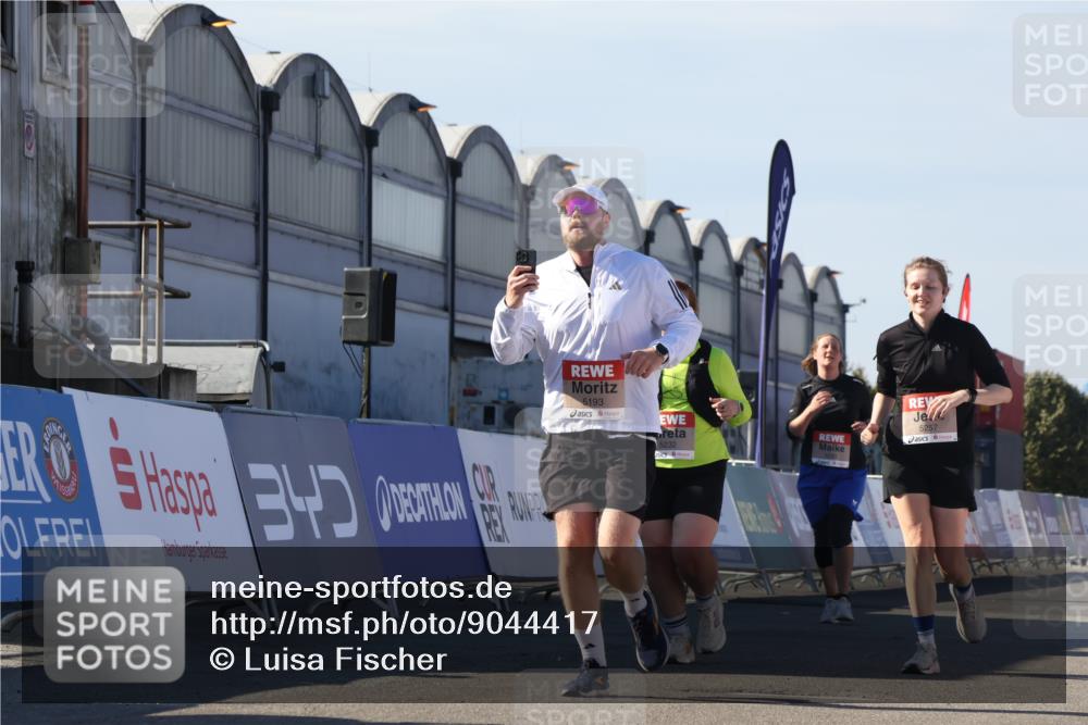 03.10.2025 - Köhlbrandbrückenlauf Luisa Fischer http://msf.ph/oto/9044417 03.10.2025 13:41:44 Ziel 4894, 5193, 5228, 5230, 5232, 5257 meine-sportfotos.de