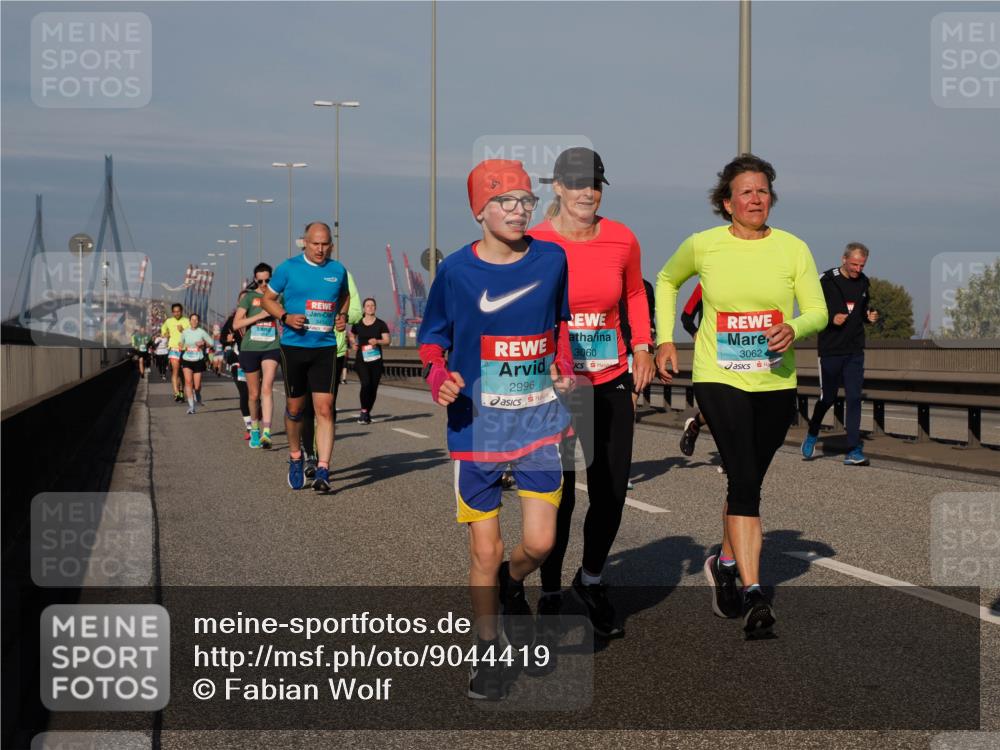 03.10.2025 - Köhlbrandbrückenlauf Fabian Wolf http://msf.ph/oto/9044419 03.10.2025 09:57:06 Position 3 2996, 3060, 3062 meine-sportfotos.de