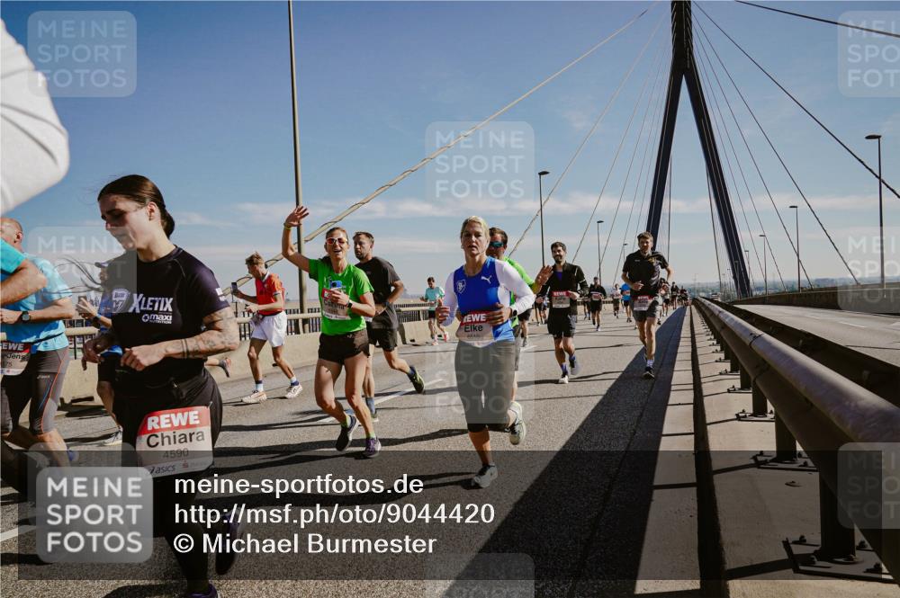 03.10.2025 - Köhlbrandbrückenlauf Michael Burmester http://msf.ph/oto/9044420 03.10.2025 12:26:12 Position 1 4590, 6510 meine-sportfotos.de